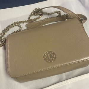 Leather tan Dkny purse!